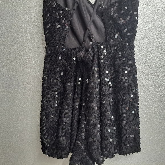 Black Sequin Romper With Adjustable Cross Straps Size L - Picture 6 of 8
